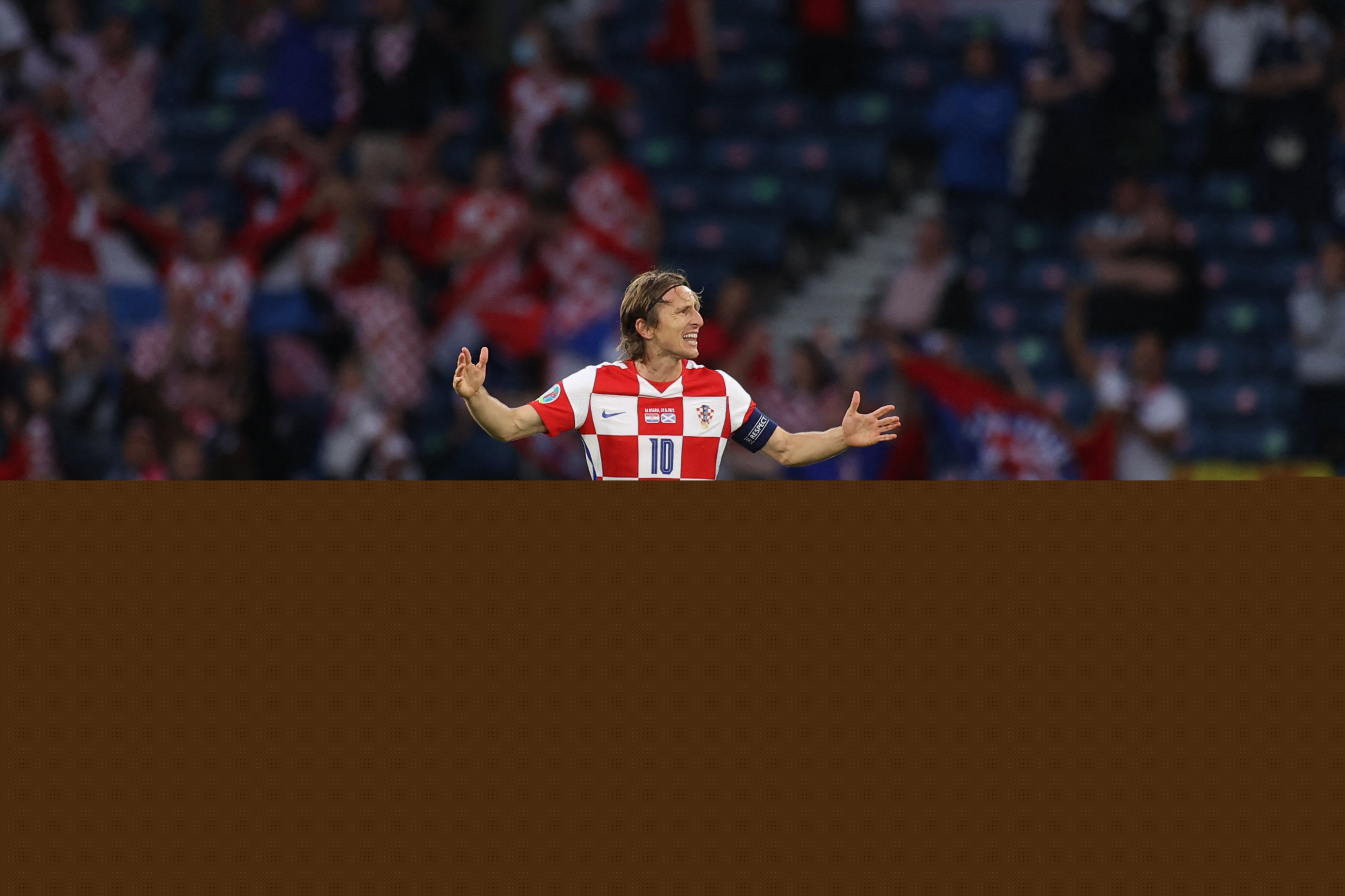 约基奇砍下118次25分+10助，史上其他中锋合计108场