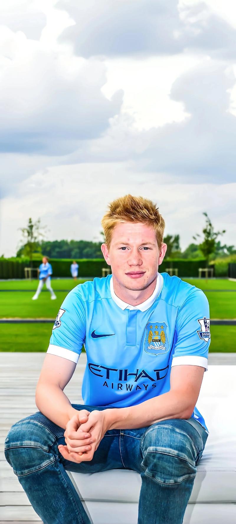 拜仁本赛季12轮保持不败，领跑积分榜，轰入44球，攻防俱佳，明日将迎战柏林联合。